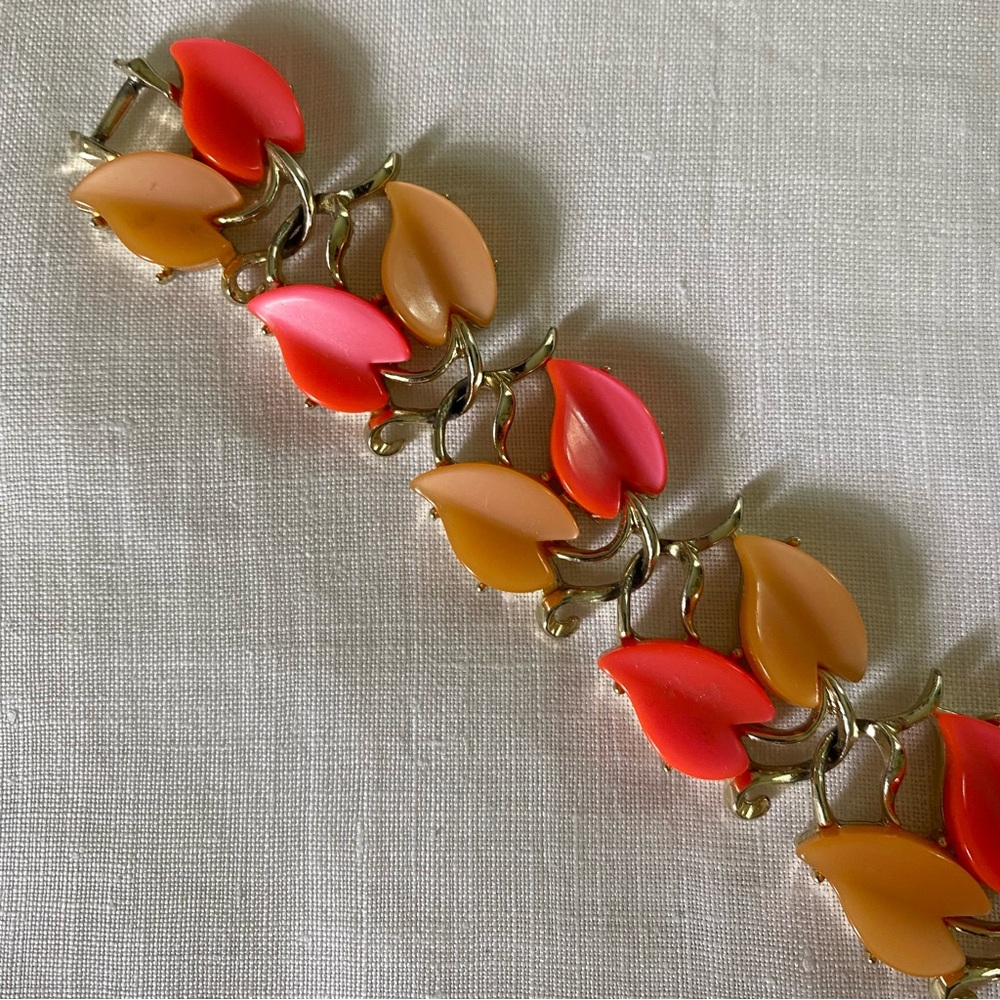 Vintage Leaf Bracelet Thermoset Heart Shape Orange Butterscotch Silvertone - Picture 4 of 12